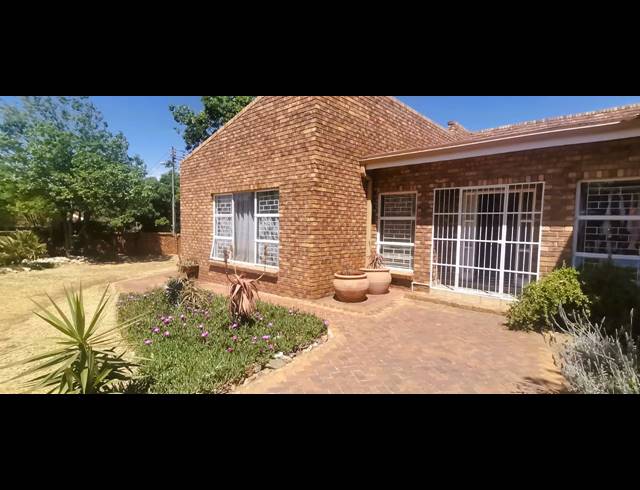 5 BEDROOM HOUSE FOR SALE IN JORDAAN PARK